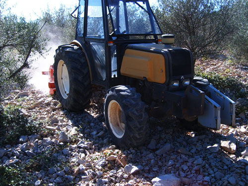 Coquillat Claude : tracteurs agricoles RENAULT avec broyeurs près de Brignoles | Var (83)